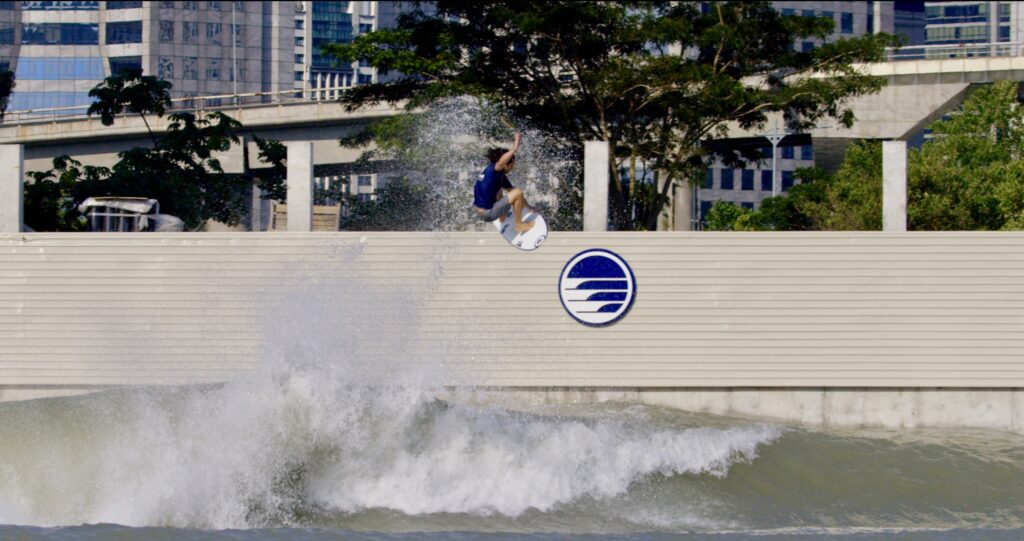 Rob Kelly takes to the air at the newest PerfectSwell® pool in São Paulo.